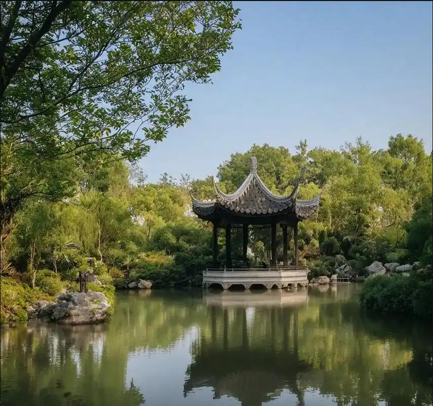 烟台逃离餐饮有限公司